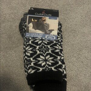 Cuddl Duds Black/white snowflakes  and Gray Plushfill Socks